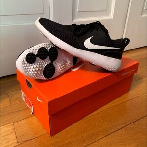 Men’s Black and white Nike Roshe G Golf shoes Size 7